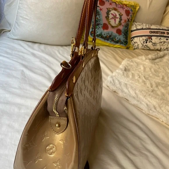 Authentic LOUIS VUITTON Vernis Brea GM Beige Poudre Gold RARE COLOR!!! - Picture 4 of 14